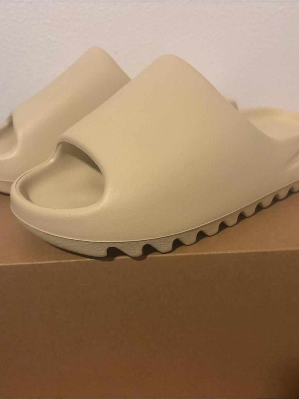 adidas YEEZY slides Size 7